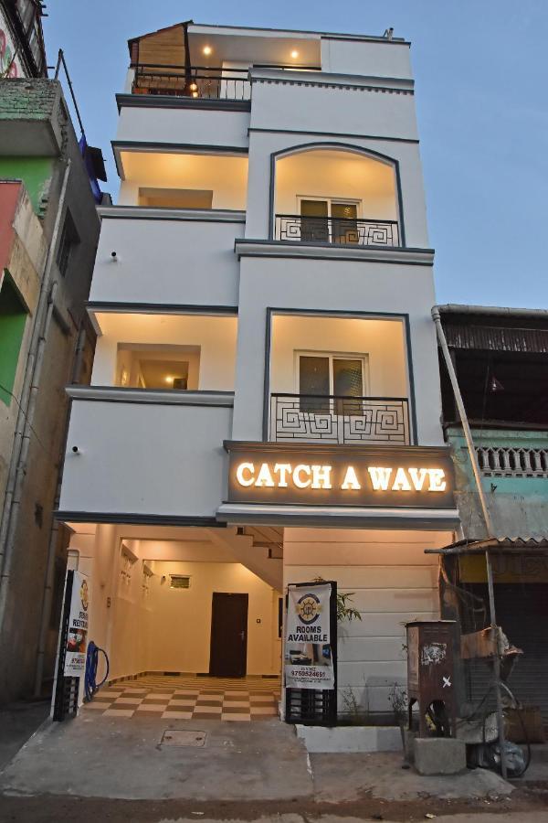 فندق Catch A Wave مهاباليبورام المظهر الخارجي الصورة
